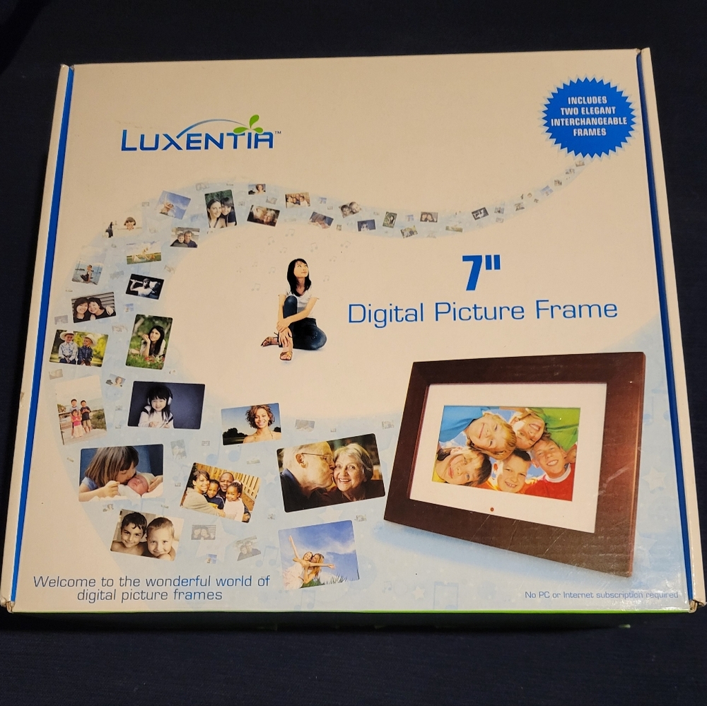 Luxentia 7" digital picture frame including 2 interchangeable frames